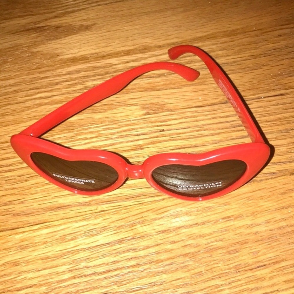 PRINCESS Heart Sunglasses - Picture 3 of 4